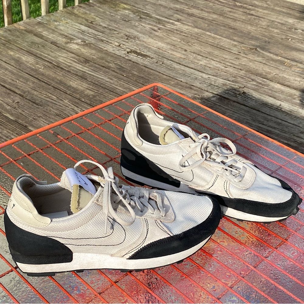 Mens Nike Daybreak Type in light orewood black size 8